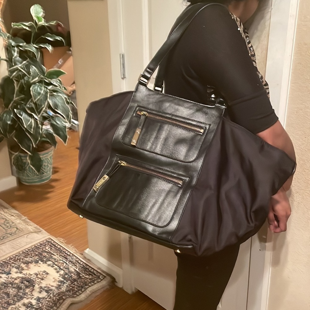 Tutilo carry the day bag. Laptop bag.